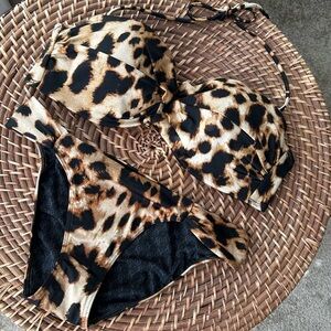 Victoria’s Secret Very Sexy Twist Front Underwire Bandeau Bikini